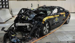 Απογοήτευσε στα crash test η Porsche Taycan