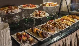 Οι τιμές των πρωτοχρονιάτικων πρωινών στα μεγάλα ξενοδοχεία της Αθήνας
