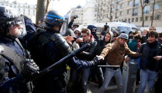 Γαλλία: Η αστυνομία έκανε χρήση δακρυγόνων εναντίον διαδηλωτών στο Παρίσι