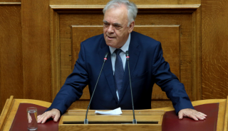 Βουλή - Δραγασάκης: Πρωτοβουλία δημοκρατικής ευθύνης η πρόταση δυσπιστίας