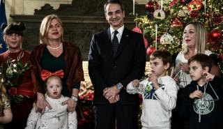 «Έψαλαν» τα χριστουγεννιάτικα κάλαντα στον πρωθυπουργό