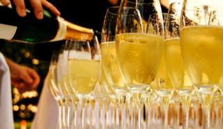 Ακριβαίνει η σαμπάνια για τους Αμερικανούς