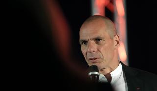Βαρουφάκης: Σε λάθος στιγμή η συνάντηση Τραμπ - Μητσοτάκη