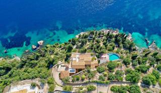 Η εντυπωσιακή βίλα στην Κέρκυρα που κοστίζει 12,8 εκατ. ευρώ (pics)