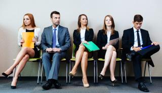 Αγορά εργασίας: 4 στους 10 ανέργους με πτυχίο αναζητούν επάγγελμα χαμηλότερο των προσόντων τους