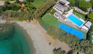 Ακίνητα: Ποιες είναι οι τιμές στα «φιλέτα» της Αθηναϊκής Ριβιέρας – Από τον Πειραιά έως το Σούνιο