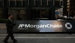 JP Morgan: Επιστροφή των εργαζομένων στα γραφεία τους μέχρι τον Ιούλιο
