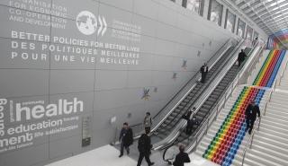 Υποβαθμίζει τις προβλέψεις του ο ΟΟΣΑ - Στο 2,4% η παγκόσμια ανάπτυξη