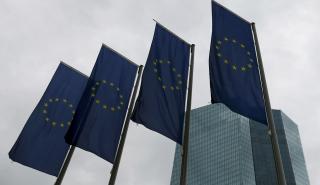 Σε κλοιό ισχυρών πιέσεων η ΕΚΤ, με τα «γεράκια» σε υπεροχή