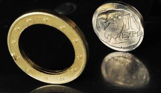 Σε «αναμμένα κάρβουνα» οι επενδυτές για την επόμενη μέρα του ευρώ