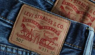 Levi's: Χαμηλώνει τους στόχους κερδών και εσόδων - Ανησυχία για τις καταναλωτικές δαπάνες