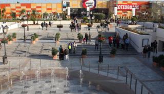 Ανοιχτά και τις Κυριακές McArthur και Smart Park