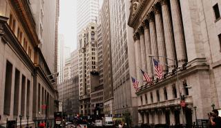 Wall Street: Στα «κόκκινα» η υποδοχή του Μαΐου, με φόντο First Republic και Fed