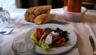 Bloomberg: Οι Tούρκοι τουρίστες επιλέγουν την Ελλάδα για διακοπές - Oι λόγοι