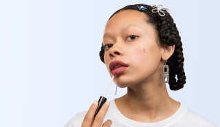 Μεγάλες εταιρείες καλλυντικών αναλαμβάνουν δράση κατά των φυλετικών διακρίσεων