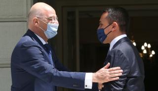 «Έπεσαν» οι υπογραφές για τη χάραξη ΑΟΖ μεταξύ Ελλάδας και Ιταλίας