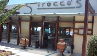 Γκρεμίστηκε το παλιό Sirocco στην παραλία της Γλυφάδας