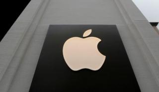 Σπάει τα κοντέρ η μετοχή της Apple