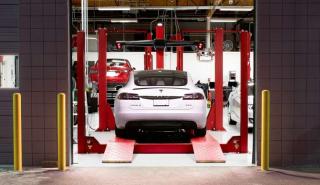 Tesla: Ετοιμάζει το πρώτο συνεργείο στην Ελλάδα