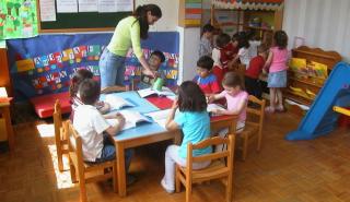 Voucher 180 ευρώ το μήνα στις εργαζόμενες μητέρες στο δημόσιο
