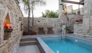 Poesis: Η βίλα των 1,8 εκατ. ευρώ που συνδυάζει παράδοση και πολυτέλεια