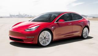 Στον «πάγο» η παραγωγή αυτοκινήτων Tesla