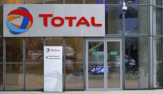 Total: Ο πετρελαϊκός γίγαντας επενδύει στα ηλεκτρικά οχήματα