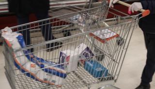 Γερμανία: Μαζί με τα κρούσματα ανεβαίνουν και οι πωλήσεις χαρτιού υγείας και αντισηπτικών