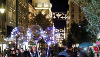 Τα «Χριστούγεννα εκτός καραντίνας» είναι το επόμενο στοίχημα της κυβέρνησης