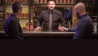 Chivas Extra 13 Ετών: Ανακαλύψτε μια νέα, απρόσμενη γευστική εμπειρία, που πάει πίσω στο χρόνο…