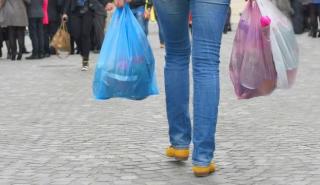 Κατακόρυφη πτώση στη χρήση της πλαστικής σακούλας τον Ιανουάριο