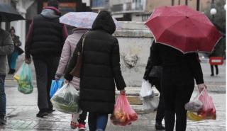 Όχι στην πώληση διαρκών προϊόντων από επιχειρήσεις τροφίμων λένε οι έμποροι του Πειραιά