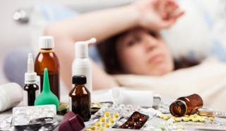 Covid-19: Έως και βλαβερή η λήψη φαρμάκων κατά την ανάρρωση στο σπίτι – Οι οδηγίες των ειδικών