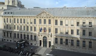 Η Τράπεζα της Γαλλίας γυρνά την πλάτη στα ορυκτά καύσιμα