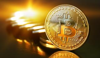 Ξανά προς τη δόξα των 1.000 δολαρίων «τραβά» το Bitcoin