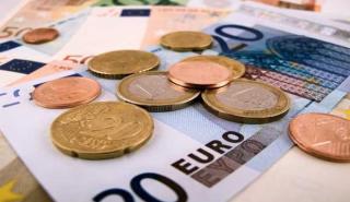 Μπαράζ πληρωμών σήμερα: Επιδόματα, δώρα Χριστουγέννων και ΣΥΝ-ΕΡΓΑΣΙΑ σε 1 εκατ. δικαιούχους
