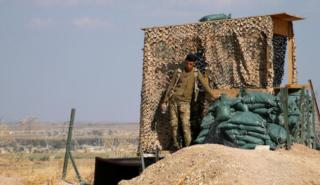 Διοικητής SDF: Οι Κούρδοι μαχητές από το εξωτερικό θα φύγουν από τη Συρία αν συμφωνηθεί εκεχειρία