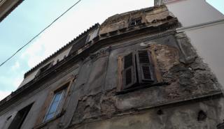 Κατεδαφίζονται 13 κτήρια στην Αθήνα μετά τον σεισμό (vid)