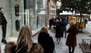 «Ζεσταίνεται» η αγορά - Aυξημένη κίνηση και ουρές έξω από καταστήματα (pics)
