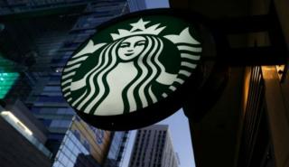 Starbucks: Επεκτείνεται η απεργία σε πάνω από 300 καταστήματα στις ΗΠΑ
