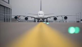 Περικοπές, προσφορές και λίγες πτήσεις η «απάντηση» των αεροπορικών στον κορονοϊό