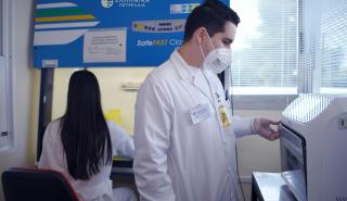 ΕΛΠΕ: Νέα δωρεά 5.000 αντιδραστηρίων στο «ΘΡΙΑΣΙΟ» Νοσοκομείο για την ταχύτερη διάγνωση του COVID-19