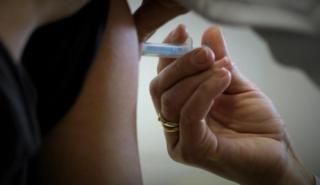 Τα 3/4 των Βρετανών έχουν λάβει πρώτη δόση εμβολίου κατά του κορονοϊού