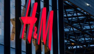 «Φρενάρουν» οι πωλήσεις της H&M στην Ελλάδα
