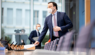 Υπέρ της εισαγωγής ενιαίου ευρωπαϊκού πιστοποιητικού εμβολιασμού τάχθηκε ο υπ. Υγείας Γενς Σπαν