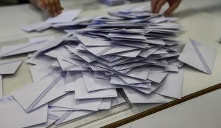Δύο νέες δημοσκοπήσεις: Η διαφορά ΝΔ με ΣΥΡΙΖΑ – Ποιοι ευθύνονται για τα Τέμπη