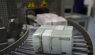 Τα μετρητά στο στρώμα είναι το επόμενο «στοίχημα» για τις τράπεζες