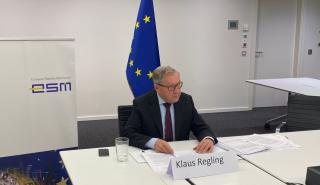 Εύσημα αλλά συστάσεις από Ρέγκλινγκ για επιτάχυνση μεταρρυθμίσεων