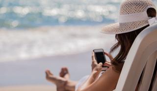 Μείωση των ανώτατων τιμών για το roaming θέλει η ΕΕ