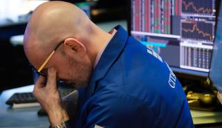 Ισχυρή διόρθωση για τον Nasdaq μετά τα ρεκόρ